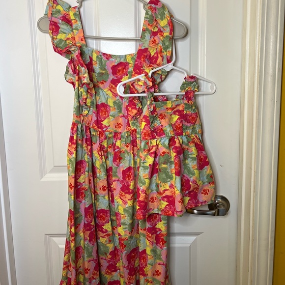 Mommy and me matching floral dresses - Picture 2 of 7